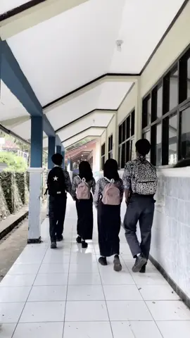“tunggu aku depan kelas ya” #fyp #pulangwithyou #foryou #butterfly 