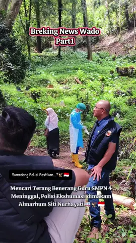 Polisi Satreskrim Polres Sumedang Melakukan Ekshumasi terhadap Almarhum Siti Nurhayati Guru SMPN 4 Sumedang yang meninggal mendadak di rumahnya di Perumahan Tiga Asri 2 Sumedang Selatan, guna memastikan meninggal almarhum pihak kepolisian berserta Tim Forensik dokter Sartika asih Bandung melakukan ekshumasi di Pemakaman Umum Bunter desa Cikareo Wado. untuk mencari tau terang benderang meninggalnya almarhum Siti Nurhayati, dikatakan AKP Tanwin Nopiansyah Kasat reskrim Polres Sumedang, Rabu 3 Des 2025.🦅🇮🇩