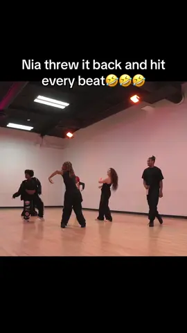 @Nia Spencer you got it🤣🤣🤣 The girls: @Edye Kelly  @angelina mannarino  @Charlotte Posey  @Renée Romeo 