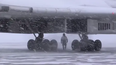 TT Nga 🇷🇺 Putin lái máy bay ném bom chiến lược T-160m 22/2 vừa qua #CapCut #viral #foryoupage #donglucquansu 