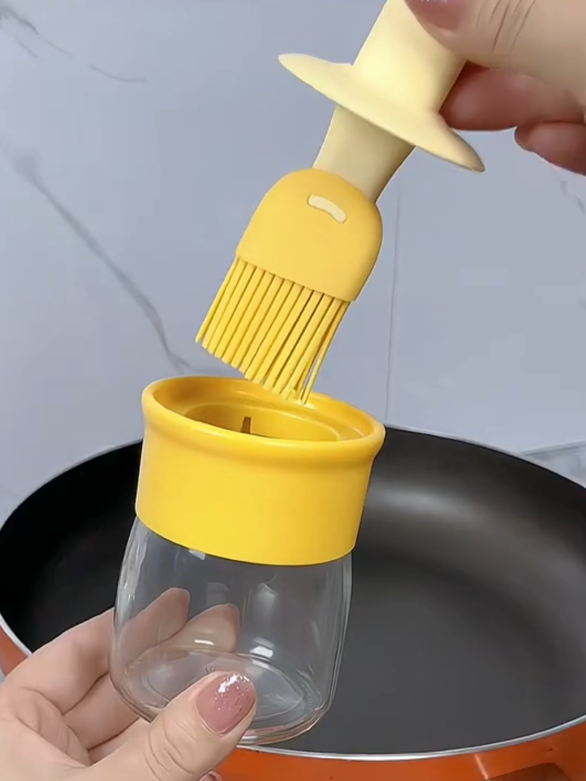 Bình đựng dầu ăn kèm chổi phết gia vị #giadungtoanquocc #dogiadung #xh #reviewdogiadung #lodungdauan 