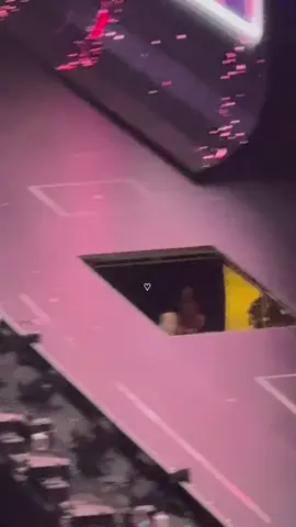 jenlisa 🫂 #jennie #lisa #rosé #jisoo #deadlineinsingapore 