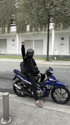 Tay trái chỉ trời. Hận cuộc đời #xhhhhhhhhhhhhhhhhhhhhhhh 