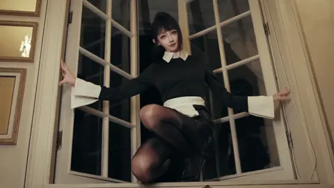 good night Mr wayne #cosplay #annehathaway #batman #batmancosplay #catwoman 