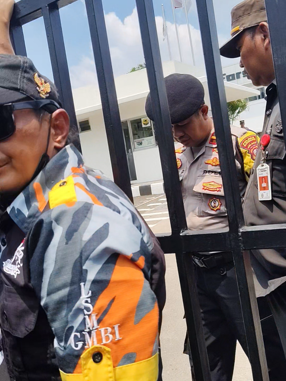 Aksi damai solidaritas aliansi LSM Ormas sekabupaten karawang, untuk menyampaikan pendapat dimuka umum di PT TJ FORGE #LSMGMBIDISTRIKKRAWANG  #ORMASKARAWANG  #lsmkarawang #DPDLSMGMBIDISTRIKKARAWANG #aliansi 