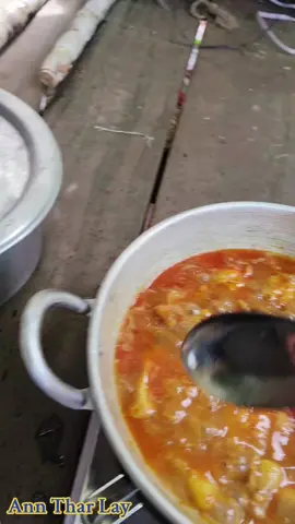 အခုလည်းနမ်းလို့မဝတဲ့ပါးပြင်ရှိပါသေးတယ်ရှာနေရင်းနဲ့ပေါ့