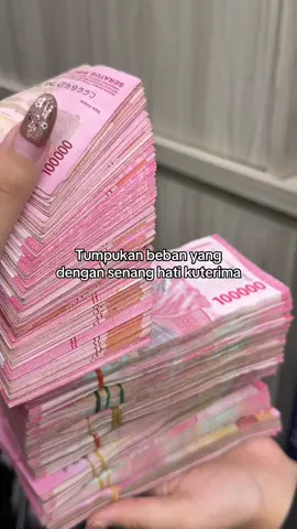 Banyak-banyak juga gapapa kalo bebannya gini 😚 #muliagoldpalembang #tokoemas #perhiasan 