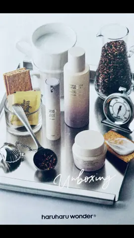 Hello, Aujourd'hui petit Unboxing pour cette nouvelle collaboration avec Haruharu Wonder que je remercie vraiment pour sa confiance. 2 fabuleux soins : 💜 haruharu Black Rice Toner 💜 haruharu Barrier Essence Et 2 échantillons 1 gel nettoyant doux triple AHA 1 gel nettoyant hydratant Ce Black Friday, protégez votre barrière - Disponible sur  Et appliquez une réduction supplémentaire avec mon code SHIRL1001. Je vous en parle très bientôt. Today little Unboxing for this new collaboration with Haruharu Wonder whom I really thank for his trust. 2 fabulous treatments: 💜 haruharu Black Rice Toner 💜 haruharu Barrier Essence And 2 samples : 1 triple AHA gentle cleansing gel 1 moisturizing cleansing gel This Black Friday, protect your barrier - Available on YESSTYLE.  And apply an additional discount with my code SHIRL1001. I'll talk to you about it very soon. @haruharu wonder  @YesStyleInfluencers  #haruharuwonder #blackrice #barriercaresensitiveskin #livewithwonderdaybyday