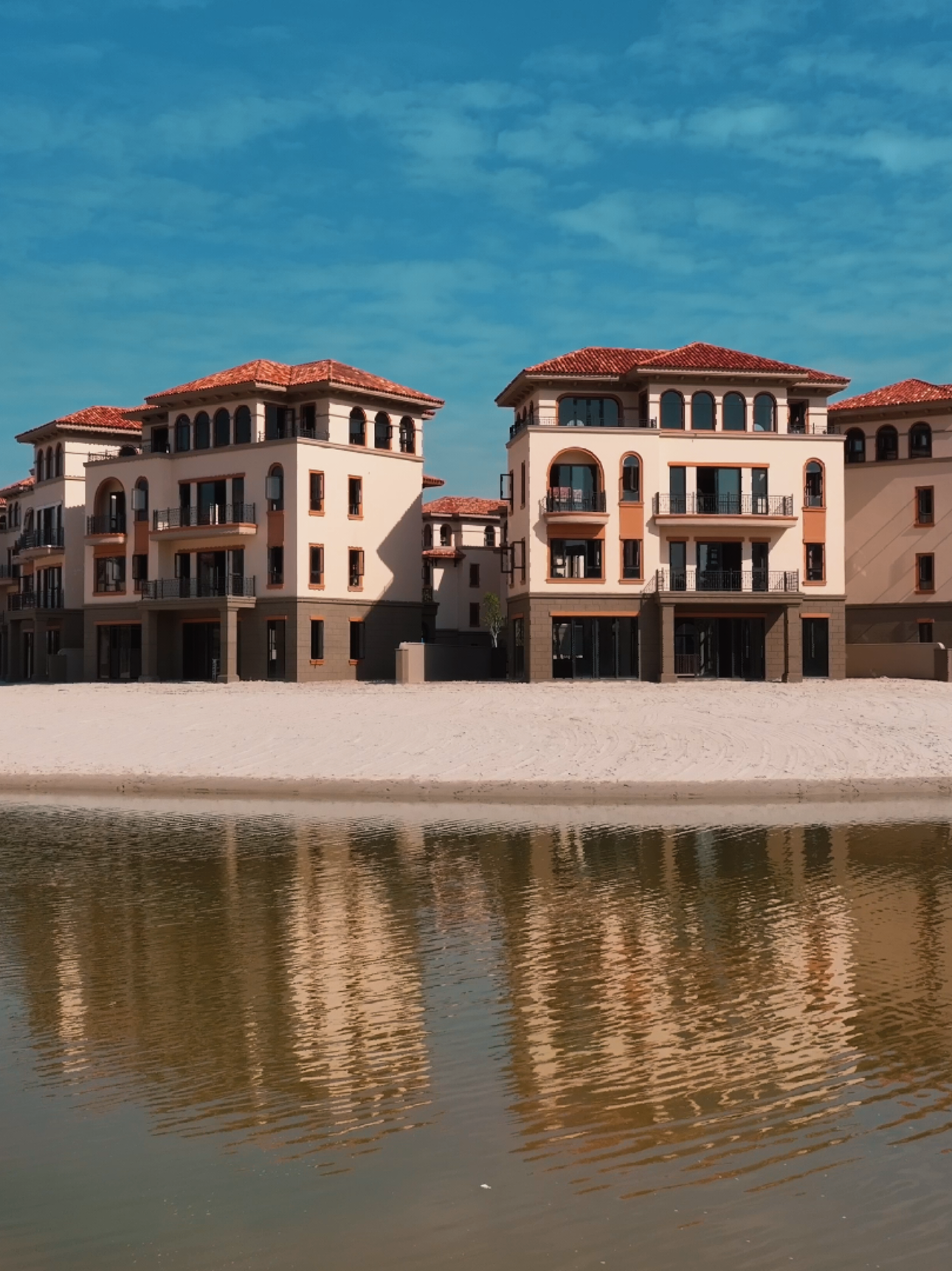 ĐÚNG LÀ ĐẢO THIÊN ĐƯỜNG nơi mà biển xanh cát trắng ngay bên nhà #vinhomesroyalisland #vinhomeshaiphong #vũ_yên #flycam_bất_động_sản #đảo_thiên_đường 