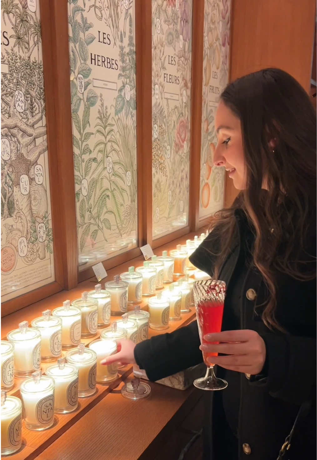 Soirée dans l’ambiance des fêtes avec @diptyque Paris 🕯️✨  La bougie calendrier de l’avent je fonds pour elle 🥹🎄 #diptyque #paris #shopping #candle #perfume 