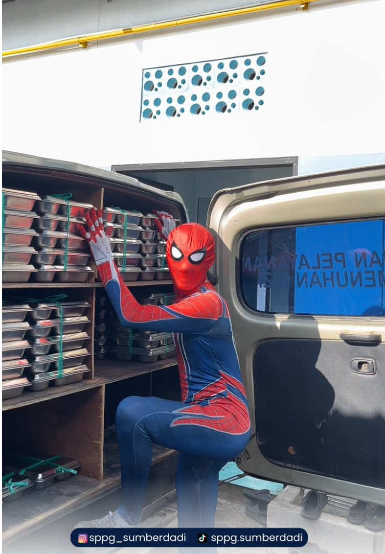 Hallo adik-adik 🥰 Gimana nih ujiannya, pada semangat ngga ?🤩  Tadi  disemangatin spidermen, power ranger & goku kalian suka ngga ?🥰🥰 #fyp #mbglovers❤️ #fyppppppppppppppppppppppp #driver #powerrangers 