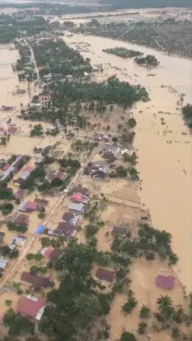 Bencana Alam di daerah Sumatera Utara, dilihat dari atas menggunakan Pesawat Casa. Semoga cepat membaik🤲🏻😭 #viral #prayfor #sumaterautara #bencanaalam #fyp 