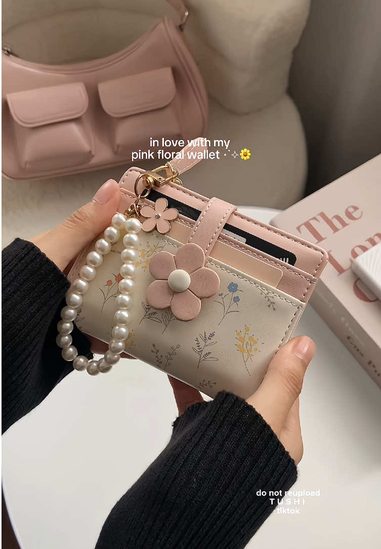 Pink floral wallet for soft girl vibe 🐰🌸  #wallet #walletforwomen #dompet #dompetwanita #pinkaesthetic 