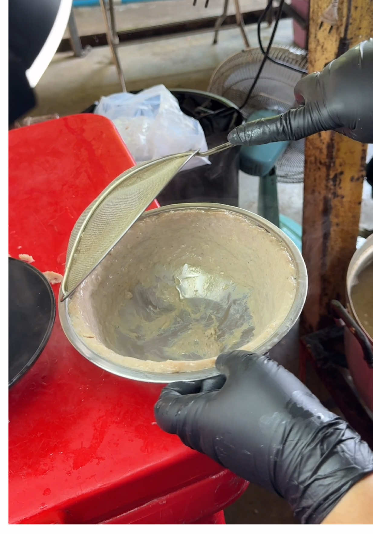 เป็นหมูที่มีแต่หมูเน้นๆ ต้มมากำลังดี ชอบชามหมูที่นี่มากๆ #streetfood #เปิดการมองเห็น 