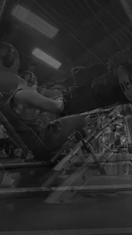 dont forget leg day. #legpress #legpressmachine #bodybuildingmotivation #motivation 