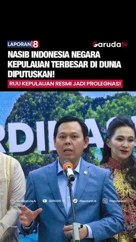 GEGER! Badan Legislatif (DPD dan DPR RI) bersama Pemerintah Pusat dan Daerah akhirnya tancap gas membahas akselerasi Rancangan Undang-Undang (RUU) tentang Daerah Kepulauan! Kenapa RUU ini penting banget? Simak sampai habis! Indonesia adalah negara kepulauan terbesar di dunia, dan RUU ini bukan cuma agenda legislasi biasa, tapi kebutuhan strategis untuk masa depan. Menko Bidang Hukum, HAM, Imigrasi, dan Pemasyarakatan, Yusril Ihza Mahendra, memastikan RUU ini masuk Prolegnas 2025 dan harus selaras dengan visi Asta Cita Presiden Prabowo Subianto. Tujuannya jelas: membangun daerah kepulauan dan kelautan berbasis Ekonomi Biru yang berkelanjutan, penguatan daerah, dan pemerataan pembangunan menuju Indonesia Sentris yang adil. Undang-undang ini akan menjadi kompas kebijakan baru untuk menjamin Indonesia sebagai bangsa bahari yang berdaulat dan lestari! Apakah RUU ini akan membawa perubahan besar? Tulis pendapat kamu di kolom komentar! Caption | Admin: Tijani | Sephi #RUUdaerahkepulauan #prolegnas2025 #indonesiabahari #astacita #prabowosubianto #yusrilizmahendra #dpdri #ruu #beritaterkini #politikindonesia #ekonomibiru #indonesiasentris #viral
