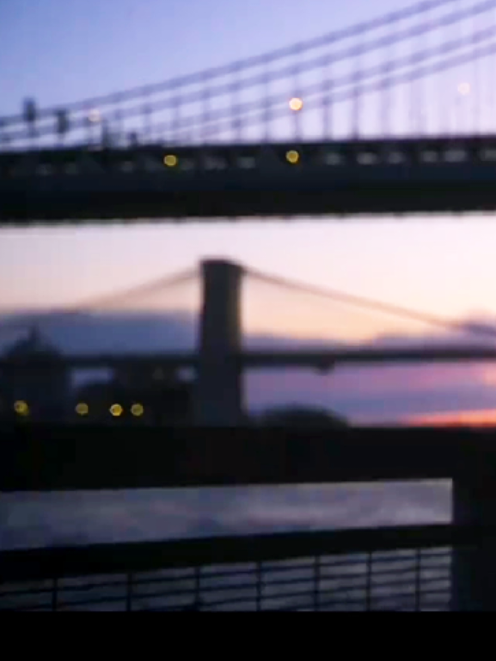 “Đừng mang theo bất cứ hy vọng hay hoài nghi QUÁ MỨC, như vậy sẽ có thể chung sống thoải mái với thế giới này.” Trích: 《Chưa từng trải qua làm sao thấu hiểu》  Tác giả: Xa Như Vậy Gần Như Thế, Ngọ Ca, Cư Kinh Vĩ... Dịch giả: Tạ Thu Ngân _______________ 🎬🔄Nemophilist #hoctiengtrung #tiengtrung #luyendichtiengtrung 