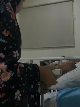 kelemahan anak perempuan ialah harus melihat ayahnya sakit dan dia tidak bisa berbuat apa-apa 🥀#fypシ゚ #sadstory #bismillahfyp #fypシ゚viral 