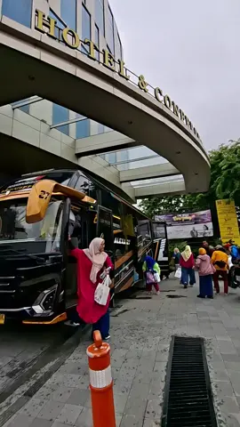 sewa Bus pariwisata area jogja dan sekitarnya #sewabusmurah #sewabusmurahjogja #busmedium35seat #buspariwisatajogja 