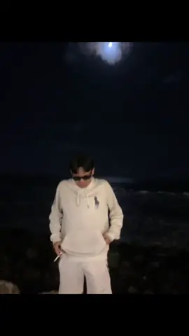 busettt ganteng amat coo, btw disurga lagi ngapain? 💔