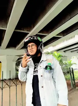 mending basket dunk dari pada gue  tendang lo..para tikus2 negeri konoha yang lucu ini..muak lihat kelakuan para petinggi yg serakah, tunggu hukum alam menghampiri keluargamu