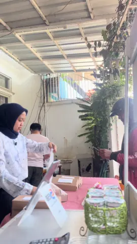 Pisang bolen yang bisa habis 1000pcs perhari‼️ ada yang belum coba rasanya? Makin penasaran kaan😍😍 #pisangbolenodelia #bolenviral #cimahi #kulinercimahi #kulinerbandung 