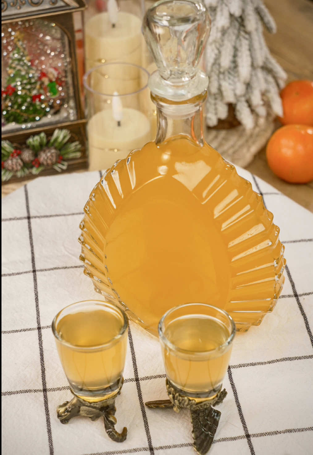 ГОТОВЛЮ ЗАРАНЕЕ НА НОВЫЙ ГОД! Настойка Мандачелло🥂 🎅  Стопки-перевертыши - это идеальный подарок на новогодние праздники 🎄 Рюмки есть в нескольких цветах: античная бронза, античное серебро, золотистый и серебристо белый цвет. Стильно, оригинально, еще и в подарочной упаковке 🎁 📌Артикул на ВБ: WW216464  🍹 Мандарины - 6-8 шт 🍹 Сахар - 4 ст.л 🍹 Карамельная трость - 2 шт ( или заменить на сахар ) 🍹 Грейпфрут - 1 шт 🍹 Апельсин - 1 шт 🍹 Согревающая водичка - 500 мл В темное место минимум на 7 дней ( периодически встряхивать ) Чем дольше постоит - тем лучше 👍