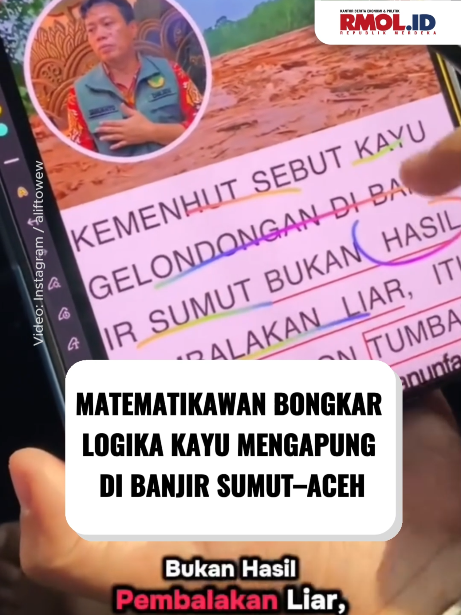 Fenomena gelondongan kayu yang berserakan dan terapung saat banjir bandang di Sumatera Utara dan Aceh kembali menjadi sorotan publik. Kementerian Kehutanan sempat menyebut kayu-kayu tersebut tumbang secara alami akibat terjangan banjir, bukan hasil pembalakan liar.  Namun penjelasan itu dipertanyakan matematikawan dan penggiat edukasi sains, Alif Towew, lewat video analisis yang ia unggah di Instagram, Minggu, 30 November 2025. Menurut Alif, penampakan fisik kayu yang terapung justru secara ilmiah mengarah pada dugaan bahwa kayu tersebut bukan berasal dari pohon yang baru tumbang.  “Kalau baru ditebang atau roboh karena banjir, massa jenis kayunya masih tinggi karena masih banyak air. Harusnya melayang atau sebagian besar tenggelam,” jelas Alif.  Kayu baru ditebang, ujar dia, rata-rata tercelup 95 persen karena berat.  “Tapi di video, kayu-kayu itu terapung banyak di permukaan. Artinya kemungkinan kayu sudah lama ditebang sehingga massa jenisnya turun,” jelasnya. Tidak berhenti di sana, Alif juga menilai bentuk kayu terlalu seragam untuk diklaim sebagai tumbang alami. Semua batang terlihat bersih, tanpa ranting, kulit kayu terkelupas, dan potongan rapi.  “Hutan alami punya pohon dengan bentuk beragam. Tapi ini seperti satu jenis,” ujarnya. Dengan perhitungan kasar, Alif mengasumsikan sedikitnya 3.000 batang kayu hanyut.  Dengan diameter rata-rata 70 cm dan panjang 4 meter, total volume mencapai 4.620 meter kubik.  Jika merujuk komposisi hutan sekunder di Sumatera yang memiliki 80–200 pohon per hektar, maka area hutan yang harus rusak untuk menghasilkan volume kayu tersebut mencapai 57–231 hektar.  “Itu setara lebih dari 80 lapangan sepak bola,” tegasnya. “Pertanyaannya: apakah ada hutan seluas itu yang roboh sekaligus hanya karena banjir?” tantang Alif, menutup analisisnya. Video Editor: Andre Rangga #rmol #republikmerdekaonline #matematika #logika #pohon #banjir #sumatra #aceh