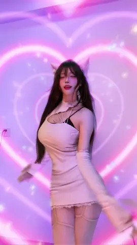 Sometimes, all you need is music and a space to move. 🎶 #DanceTok #SimpleJoys #danceathome 