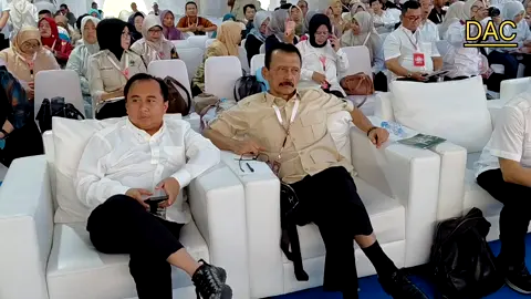 Selasa 2 Desember 2025 kami berangkat ke Jakarta tepatnya di Kantor Kementerian Pertanian Republik Indonesia untuk mengikuti kegiatan Donasi (penggalangan dana) bagi sodara kita yang sedang mengalami bencana di Sumatra. Setelah itu kami menuju ke kantor Kementerian Perdagangan untuk membahas agenda kunjungan Menteri ke Brebes. Rabu 3 Desember kami bertolak ke Bogor tepatnya di Ciawi.  Kami selaku Wakil Sekretaris Jenderal HKTI bidang Horti hadir secara pribadi untik mengikuti kegiatan Temu Tani Nasional sekaligus Rapat Kerja Nasional HKTI. Dalam acara tersebut hadir beberapa tokoh nasional seperti mas Wamen Sudaryono , Ibu Titik suharto , wakil menteri Perdagangan, dan masih banyak lagi. Dengan adanya Temu Tani dan Rakernas HKTI semoga pertanian Indonesia semakin sejahtera dan bahagia.  #brebes  #indonesia  #petani  #tani  #bawangmerah