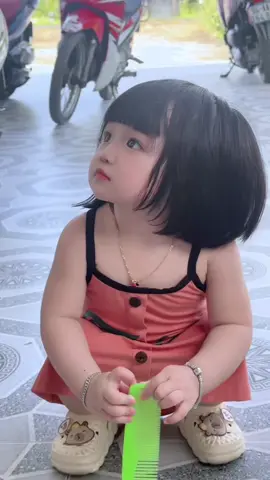 Tóc ẻm tỉa thế nào nó cũng tự úp dô mặt tròn do ta 😗 #xuhuong #embe #embedangyeu 