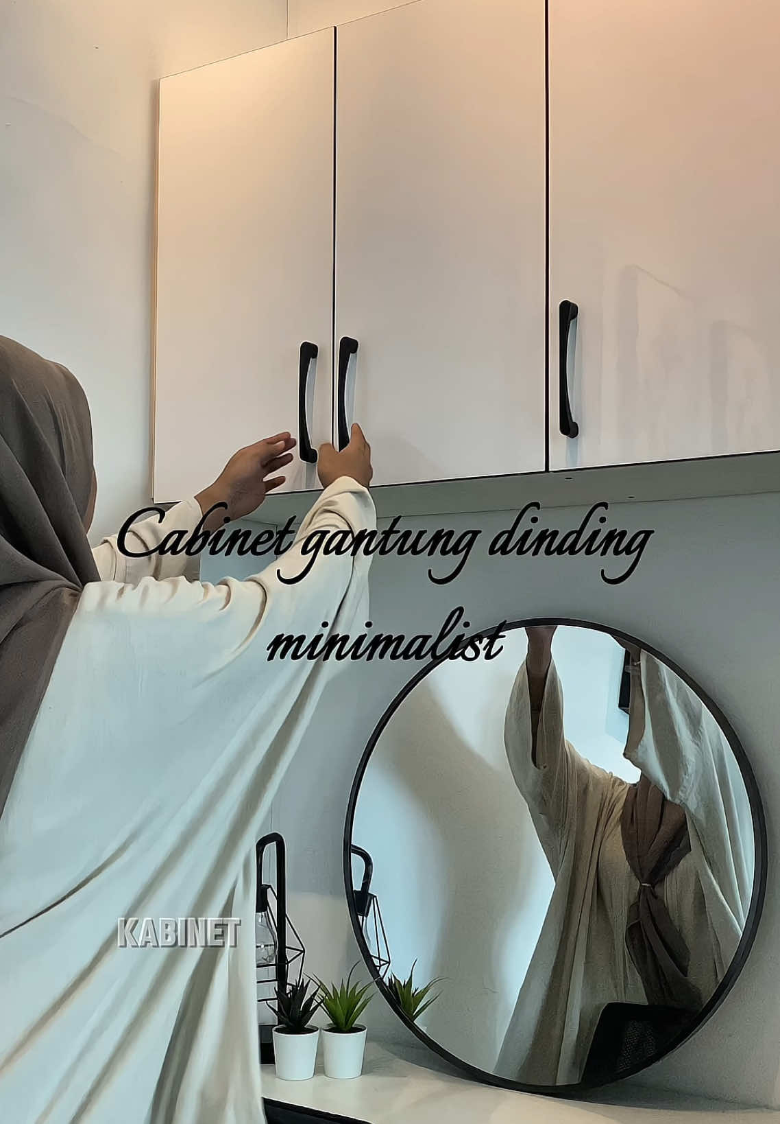 Puas hati beli cabinet gantung ni !! Lepasni barang ii pon tak nampak serabut. Sedaplah sikit mata memandang 🤭 #kabinetgantung #kabinetgantungdinding #kabinetdapur #kabinetdapurmurah #wallcabinet 