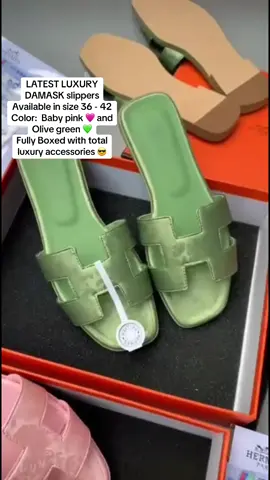LATEST LUXURY DAMASK Slipers 🤠🤠🤠 Available in size 36 - 42 Color:  Baby pink 🩷 and Olive green 💚  Fully Boxed with total luxury accessories 😎.                                   🛒Order 08167723603.                         #500kviews #fypシ゚ #slippers 