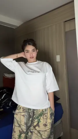 cropped tee fever 😚 from @V. William’s Collection 