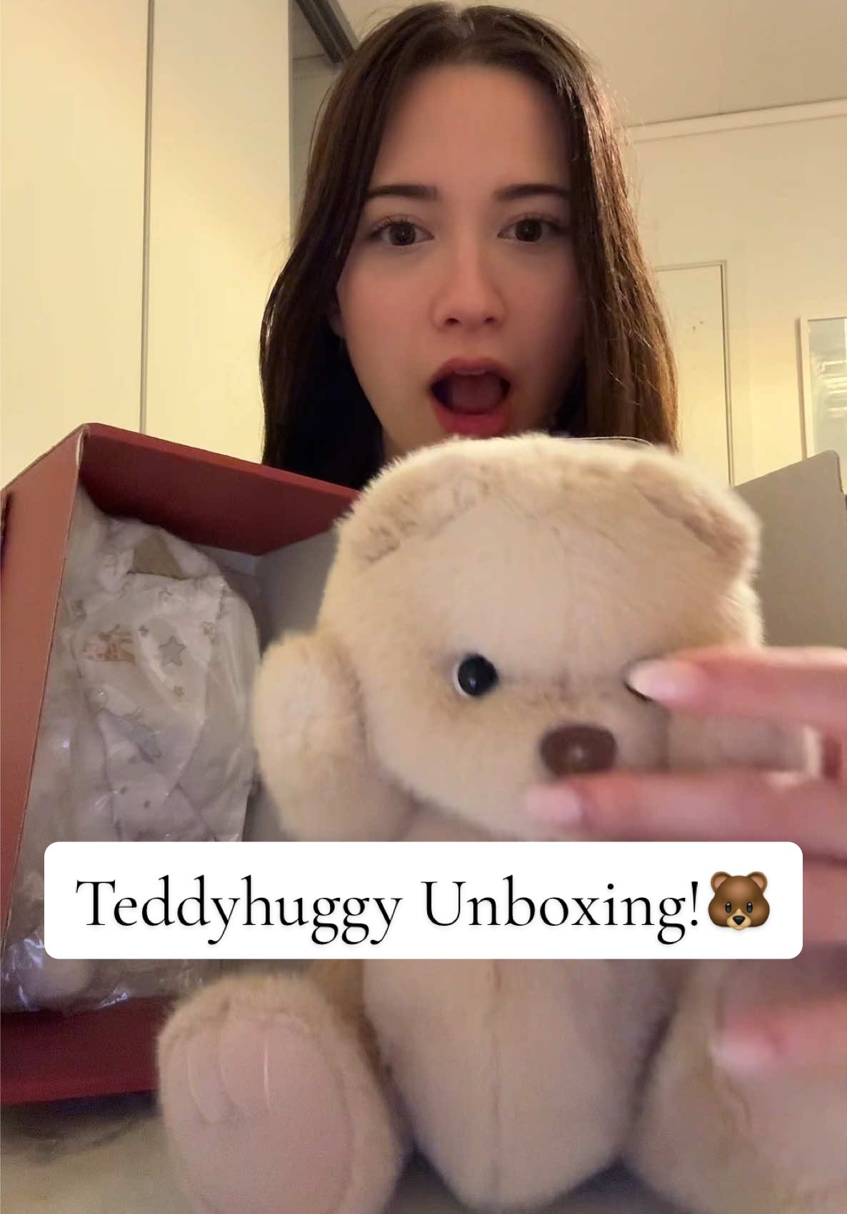 Thank you @Teddy Huggy, for sending me the cutest teddybear!💗 The best gift for someone, use my code ” mollyswes20 ” for 20 procent off. #Unboxing #teddybear #teddyhuggy #fyp #collab 