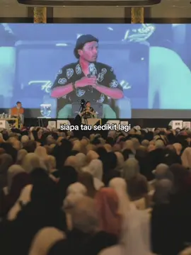 🥹🌻✨ 〰️〰️〰️〰️〰️〰️〰️〰️〰️〰️〰️〰️〰️〰️〰️ Jadwal sharing time UHA insyaallah: 7 Desember: MAKASSAR 21 Desember: PADANG 18 Januari: PONTIANAK 25 Januari: KENDARI 22 Februari: JAKARTA Cara daftarnya di website ➡️ sharingtimeuha.com 😊 #sharingtime #hananattaki #ayahamanah #padang #jakarta 