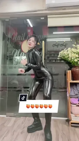 Trả lời @Thi2247975238 tôi chiều e quá pải hông??? 😋😋😋#trendingtiktok #nhảy #fypシ #xuhuong #lac 