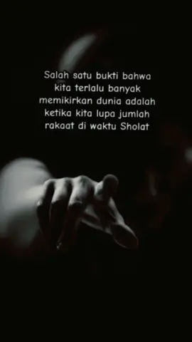 kita seolah telah merasa khusyuk, padahal lidah saja yang membaca sedangkan hati melalang buana entah kemana😔 #foryou #story #coretanpendosa 