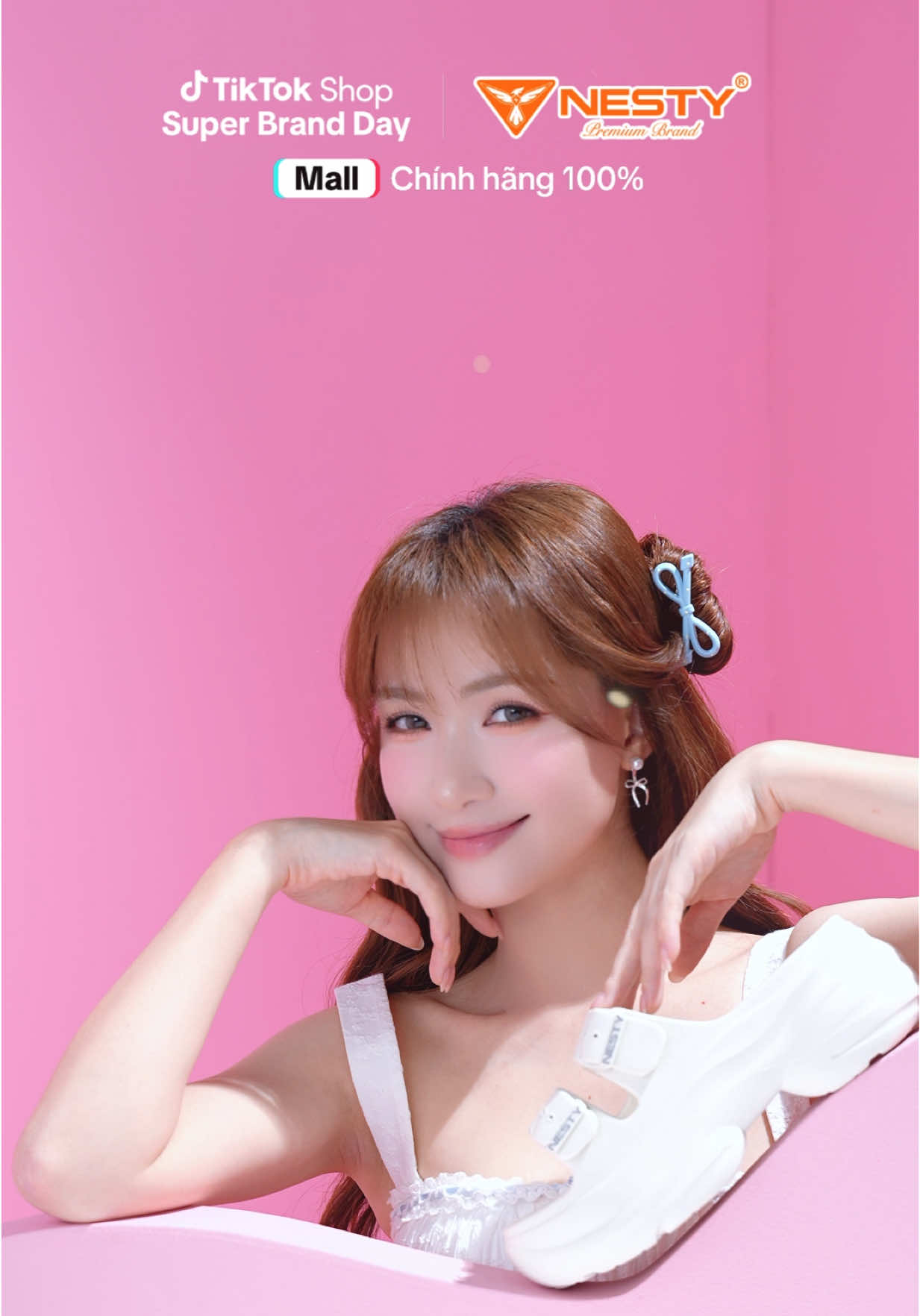 @Hoà Minzy và buổi chụp hình cùng các sản phẩm của nhà Nesty  #NestySuperBrandDay #BuocCucChill #DealSanhDieu #hoaminzy #nesty 