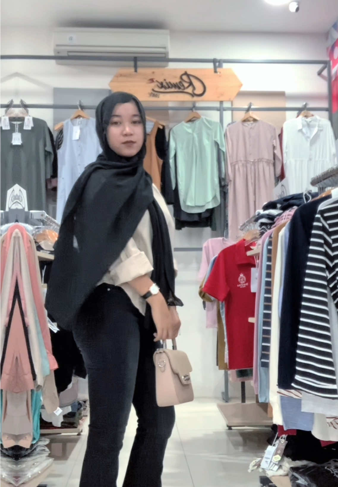 outfit cek kakak kakak central😋🫶🏻‼️ #fyp #outfit #wanita #centralfashion #centralbandungtulungagung 