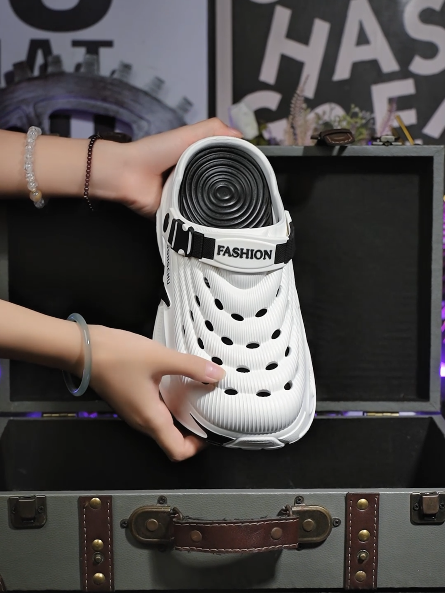 #newtrend #GiàyDépNam #VietnamIsCalling #depnam #thoitrangtreem #HàngViệtTốt #ThờiTrangNam #summerlook #ComfortFootwear #SốngMát #summervibes #hangchinhhang #DuLịchBãiBiển #dépnam #khuyendep #ChốngTrơn #DépXỏNgón #new