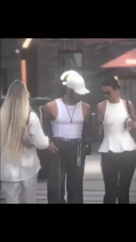 Vạn người nuông chiều không bằng một người thấu hiểu, vạn kẻ theo đuổi không bằng một người yêu thương.⛅️✨ #xuhuong #fyp #xuhuongtiktok #phongcanhtrangian 