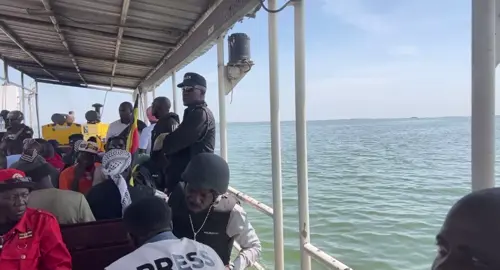 He Bobiwine on the ferry ⛴️ heading to Northern Uganda 🇺🇬 #AnewUgandaNow #protestvote2026 #foryoupage #fyp #trending @National Unity Platform @IamBarbieKyagulanyi @Bobi Wine 
