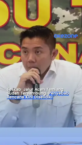 Jalur utama Aceh Tamiang akhirnya kembali tersambung setelah sempat lumpuh total akibat banjir besar. Sekretaris Kabinet Teddy Indra Wijaya memastikan akses darat kini sudah bisa dilalui, sehingga distribusi bantuan dari Medan ke Aceh Tamiang dapat dipercepat. Pemerintah juga mulai menyelidiki penyebab bencana. Mulai dari cuaca ekstrem hingga dugaan kerusakan lingkungan untuk memastikan langkah pemulihan dan pencegahan berjalan lebih serius dan menyeluruh. #AcehTamiang #BanjirAceh #TeddyIndraWijaya