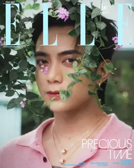 Không chỉ đa dạng trong âm nhạc, Soobin còn chuyển động với tốc độ đến mức mọi danh xưng dường như đều trở nên chật chội để chứa đựng đầy đủ những vai trò mà anh đảm nhiệm. Đó không đơn thuần là biểu hiện, mà còn là đích đến anh tự đặt ra cho mình: trở thành một ALL-ROUNDER - một nghệ sĩ toàn năng, không giới hạn trong bất kỳ khuôn khổ nào. Đồng hành cùng hành trình ấy, Chaumet xuất hiện như một ngôn ngữ tinh giản nhưng sắc nét, phản chiếu năng lượng của SOOBIN ở điểm giao nhau giữa truyền thống và tinh thần đương đại. Những thiết kế vàng tinh tế và tạo hình chuẩn xác của Maison không chỉ hoàn thiện diện mạo, mà còn nhấn mạnh bản sắc độc bản. Pre-order ấn phẩm tại: https://www.elle.vn/magazine/elle-dat-bao/ --- Starring: SOOBIN Creative Director: IO Visual Director: Hoang Minh Nguyen Photographer: An Bảo Producer: Văn Minh Thư Stylist: DADA Make-up Artist: Mimi (Lâm Ngọc Minh) Hair Stylist: Dương Đăng Minh  Videographer: Luân Nguyễn  Stylist Assistant: Bùi Đông Duy Lighting: Harry Nguyên, Trần Trường, Quang Vũ Retoucher : Dương Thuý Ngọc Video Editor: Hoàng Dương Make-up Assistant: Anh Thư Assistant Video: Minh Nghĩa Set Designer: Vân Đinh Fashion: FANCÌ CLUB, THAT, PHIET Jewelries: CHAUMET #ELLEVietnam #ChaumetVietnam #SOOBIN#tamsonwatchandjewelry