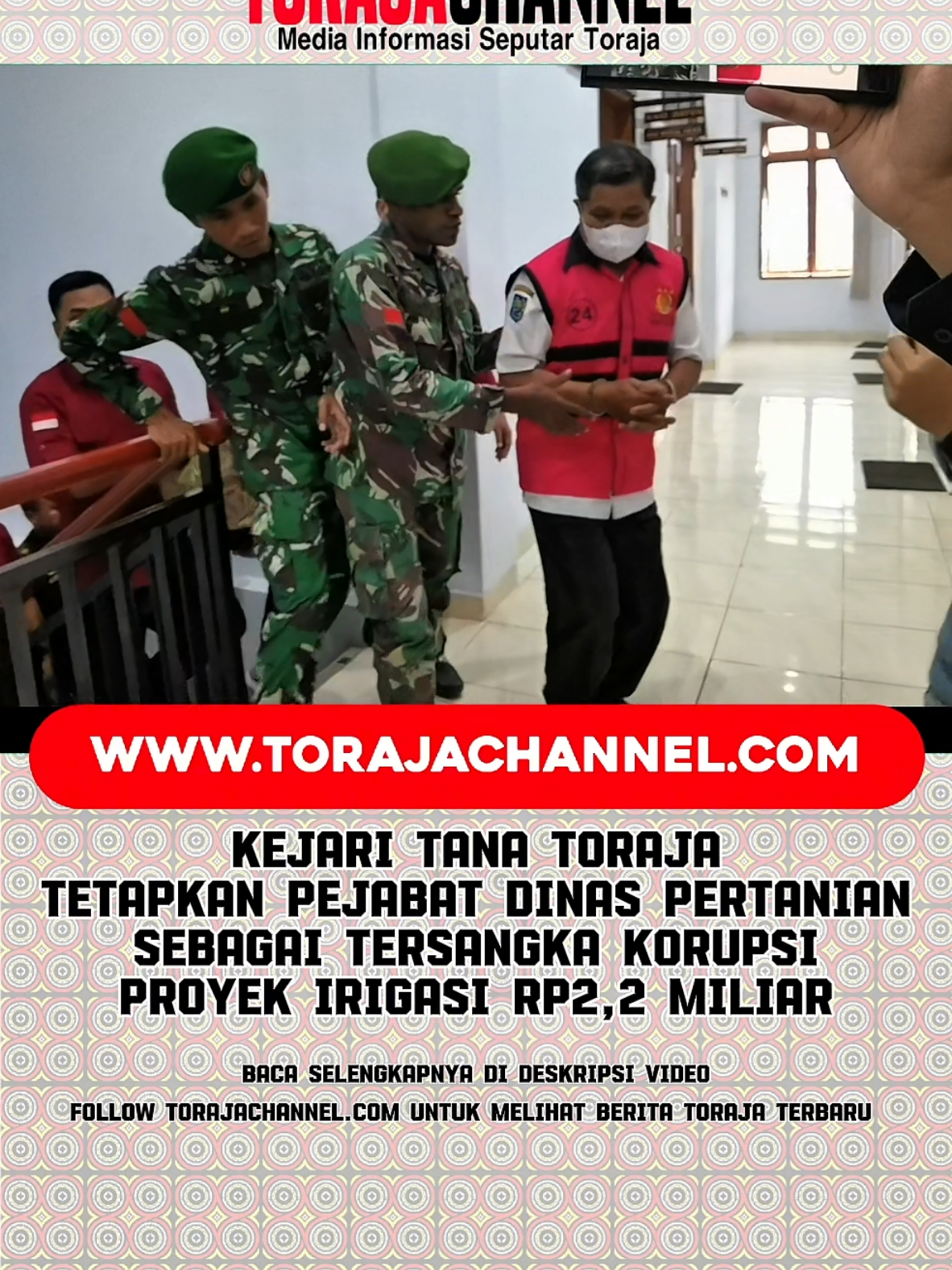 Kejaksaan Negeri (Kejari) Tana Toraja secara resmi menetapkan seorang pejabat pada Dinas Pertanian Kabupaten Toraja Utara berinisial TR sebagai tersangka dalam kasus dugaan tindak pidana korupsi proyek irigasi perpipaan tahun anggaran 2024.  Setelah ditetapkan sebagai tersangka, TR langsung dilakukan penahanan pada Rabu, 3 Desember 2025. Kepala Kejari Tana Toraja, Frendra AH, SH., MH, menjelaskan bahwa penetapan tersangka tersebut dilakukan setelah penyidik memeriksa sebanyak 117 saksi serta melaksanakan gelar perkara internal. “Dari hasil pemeriksaan tersebut, ditemukan dua alat bukti yang sah untuk menetapkan TR sebagai tersangka,” ujarnya. Menurut Frendra, perkara ini bermula dari pelaksanaan proyek irigasi perpipaan yang dibiayai oleh Kementerian Pertanian melalui Ditjen Sarana dan Prasarana. Dinas Pertanian Toraja Utara menerima anggaran sekitar Rp8 miliar, namun realisasi pekerjaan hanya mencapai Rp7,92 miliar. Penyidik menemukan adanya indikasi mark up harga material serta penyimpangan dalam laporan pelaksanaan pekerjaan. Bahkan, TR disebut mengarahkan kelompok tani untuk membeli material pipa di toko tertentu dengan harga yang telah dinaikkan terlebih dahulu. “Perbuatan tersangka menyebabkan kerugian keuangan negara sebesar Rp2.221.910.450, mengacu pada hasil audit investigatif BPK RI yang diterbitkan pada 5 November 2025,” jelas Frendra. Sebelum dilakukan penahanan, TR terlebih dahulu menjalani pemeriksaan kesehatan oleh tim dokter RSUD Lakipadada dan dinyatakan dalam kondisi sehat. Atas pertimbangan adanya kekhawatiran bahwa TR dapat melarikan diri atau menghilangkan barang bukti, penyidik kemudian memutuskan untuk menahan TR selama 20 hari ke depan. 
