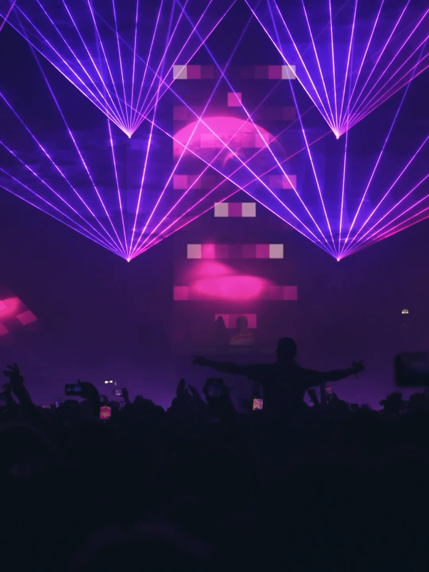 Feel the adrenaline rising, feel the Hard Dance-power in your veins 💚🖤 In nur 3 Tagen wird die Maimarkthalle Mannheim wieder zu eurem strictly hard Playground! 😈 #toxicator #toxicatormannheim #hardcore #hardstyle #hardtechno #strictlyhard #mannheimmesse