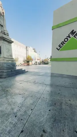 La LEROY MERLIN prețurile mici dau trendul în pregătirile pentru sărbători! 🎄✨ Colecția de Crăciun de anul acesta cuprinde peste 2.000 de produse, printre care: 18 tipuri de brazi naturali🌲 (tăiați și la ghiveci), peste 1.400 de tipuri de decorațiuni în 4 stiluri decorative tematice: Crăciun în familie, Crăciun romantic, Glamour Chic și Feeria de Gheață, peste 120 de brazi artificiali, coronițe, ghirlande artificiale și aproximativ 300 de elemente de iluminat. 💡 Magia Crăciunului continuă și după ce despodobim bradul.✨ De aceea, între 3 și 18 ianuarie 2026, poți returna bradul natural achiziționat din magazinele LEROY MERLIN, alături de bonul de achiziție și vei primi un voucher de 25 de lei – un gest mic, dar cu impact, care-i oferă o nouă șansă, fiind transformat în produse prietenoase cu natura. 🌍💚 De peste 10 ani, această tradiție de reutilizare a bradului ne reamintește că adevărata magie a Crăciunului nu este efemeră, iar noi avem datoria de a o duce mai departe. 💫 #megabuzz_leroymerlinxmas #preturimicinfiecarezi #leroymerlinro@leroymerlinro @BUZZStore 