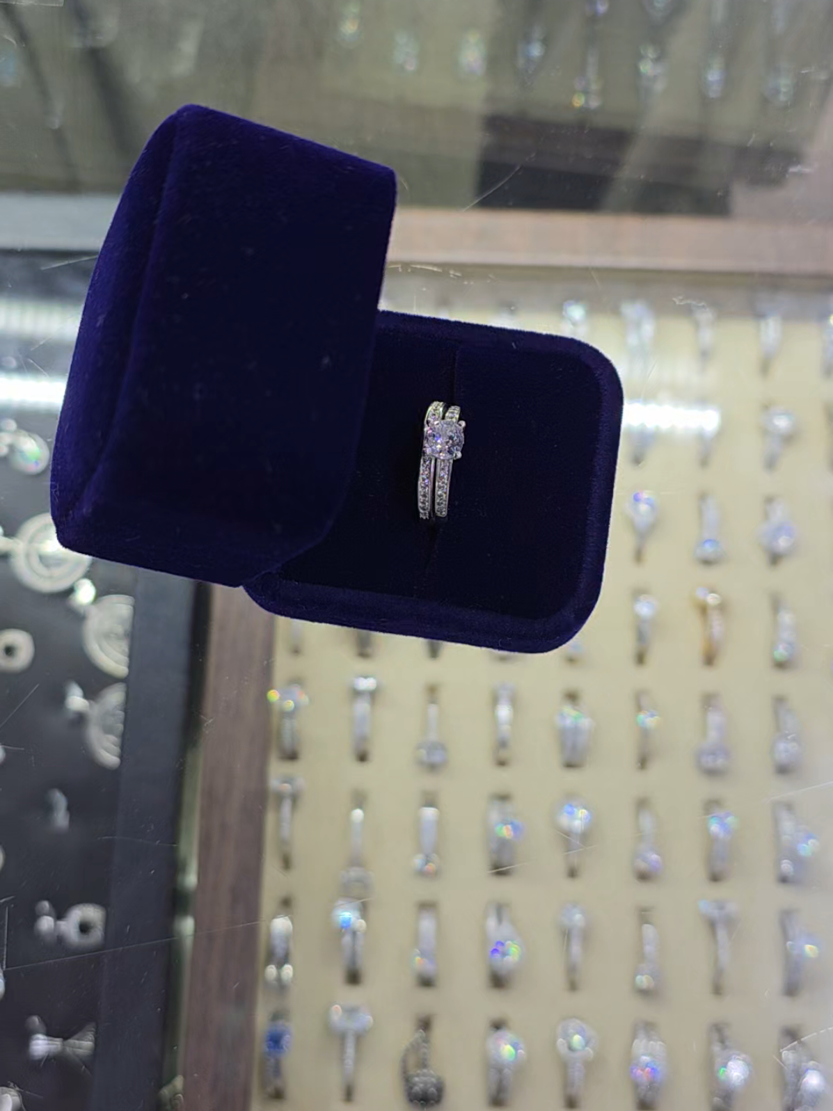 Ladies, if they can do it, so can YOU! Send this to him with no caption and watch the magic happen 😂 ✨ Sterling Silver Engagement Rings - KES 5,800 ✨ Same day delivery Nairobi ✨ Nationwide shipping available Little Jewellers 📍 Pioneer Building, Kenyatta Avenue, Nairobi 📱 0704 878717 | 0726815372 💬 DM us or call now! Tag him. Share this. Make it happen sis! 💅 #EngagementRingsKenya #NairobiWeddings #LittleJewellers #KenyanBrides #EngagementRing 