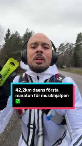Dagens första maraton 42,2km lite mer än 1 till idag från Stockholm mot Karlstad för@Musikhjälpen och barnens rätt att gå i skola Alltidframåt #löpning #musikhjälpen #utmaning #träning #sverige 